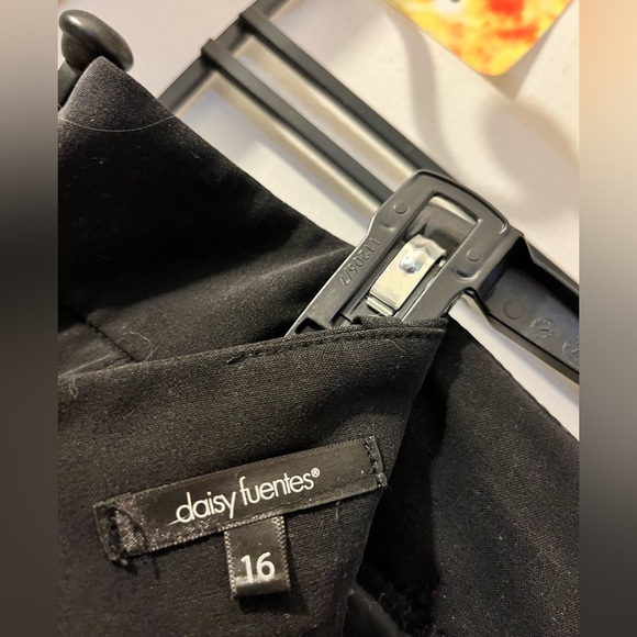 Daisy Fuentes- size 16- black mini skirt back zip, pockets. GUC. - Picture 4 of 4